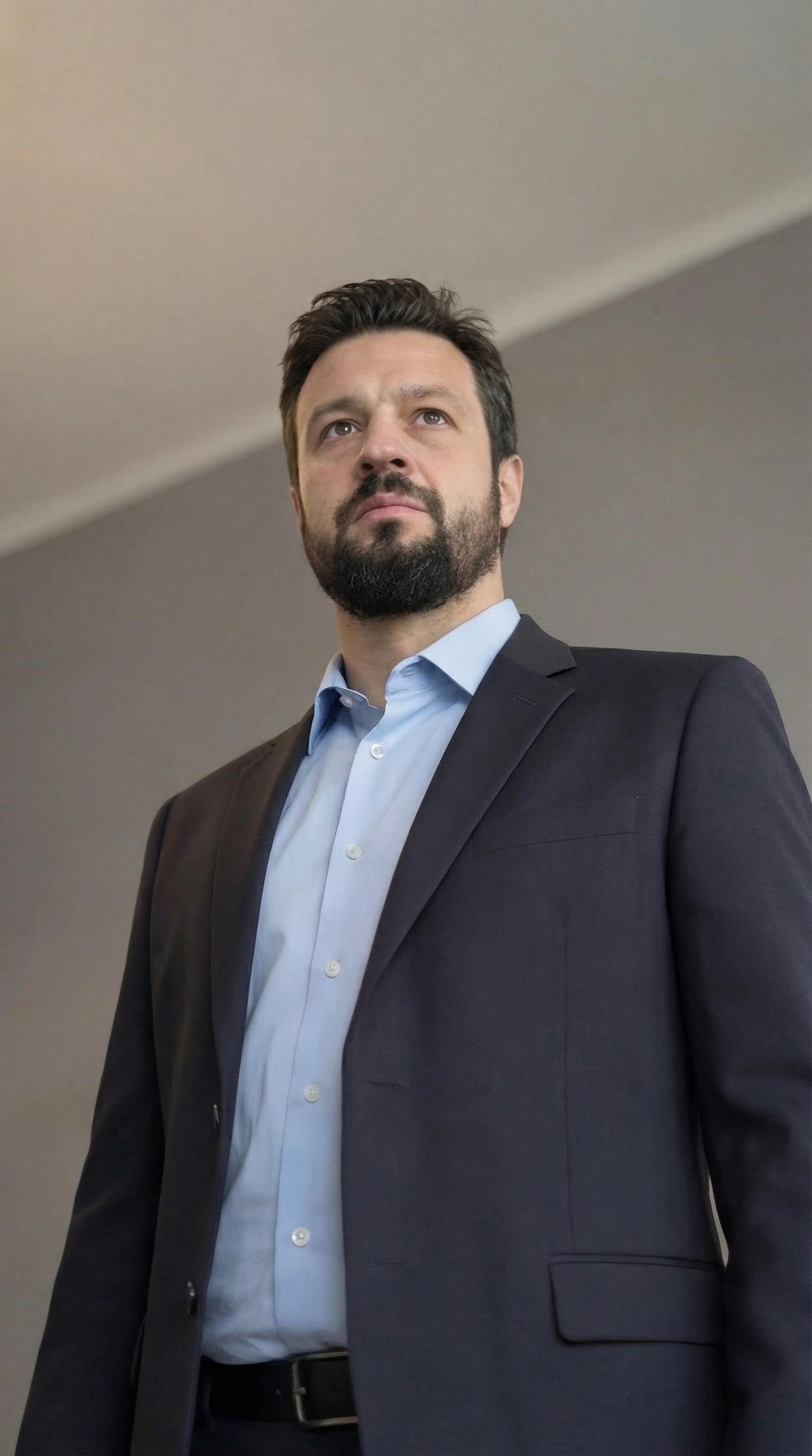 Retrato institucional de Eric Oscar Salomone Strunz relacionado con federalismo e infraestructura energética.